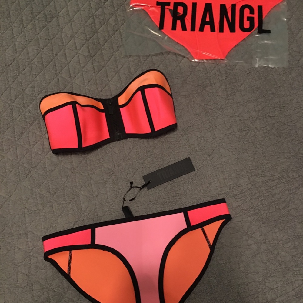 Triangl Bikinis set with original bags (2)